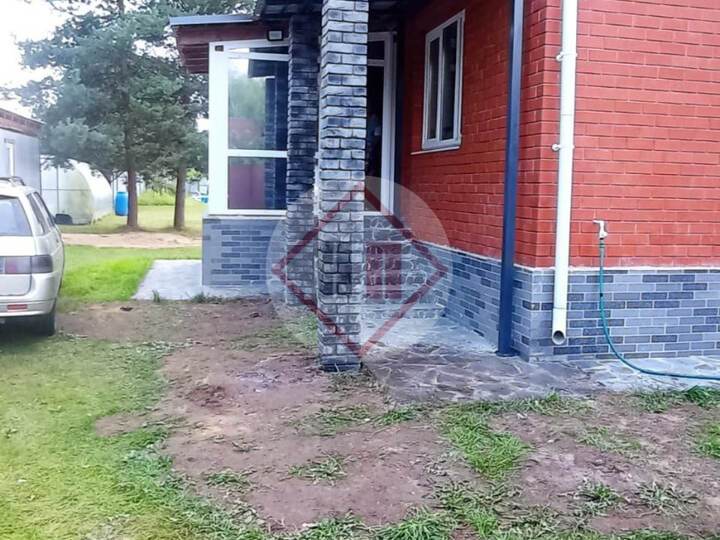 навес примыкающий над крыльцом