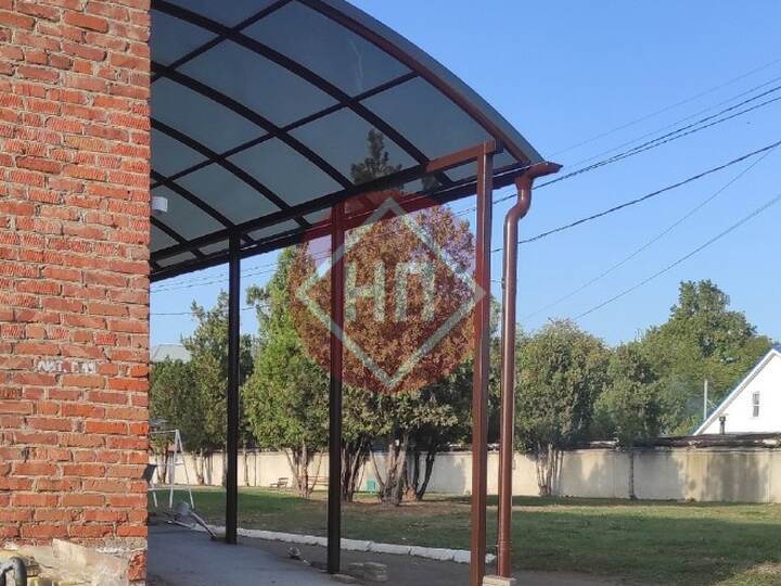 навес из поликарбоната монолитного, с водосточкой