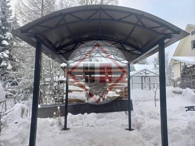 навес для деревянного дома с арочной кровлей