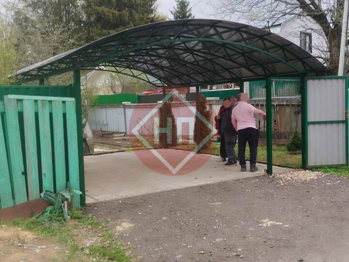 навес для дома, кровля арочная из поликарбоната